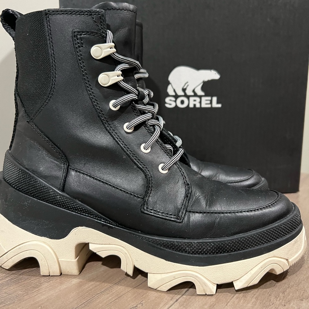 Sorel Brex Boot with Laces.